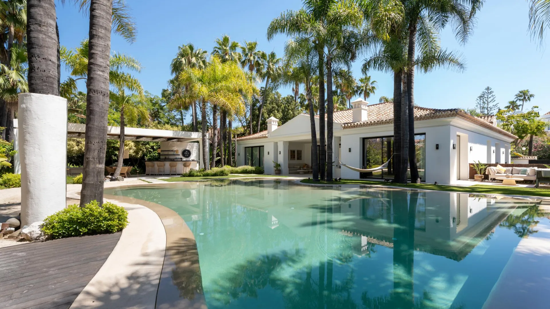 For sale 6 bedrooms villa in Nueva Andalucia