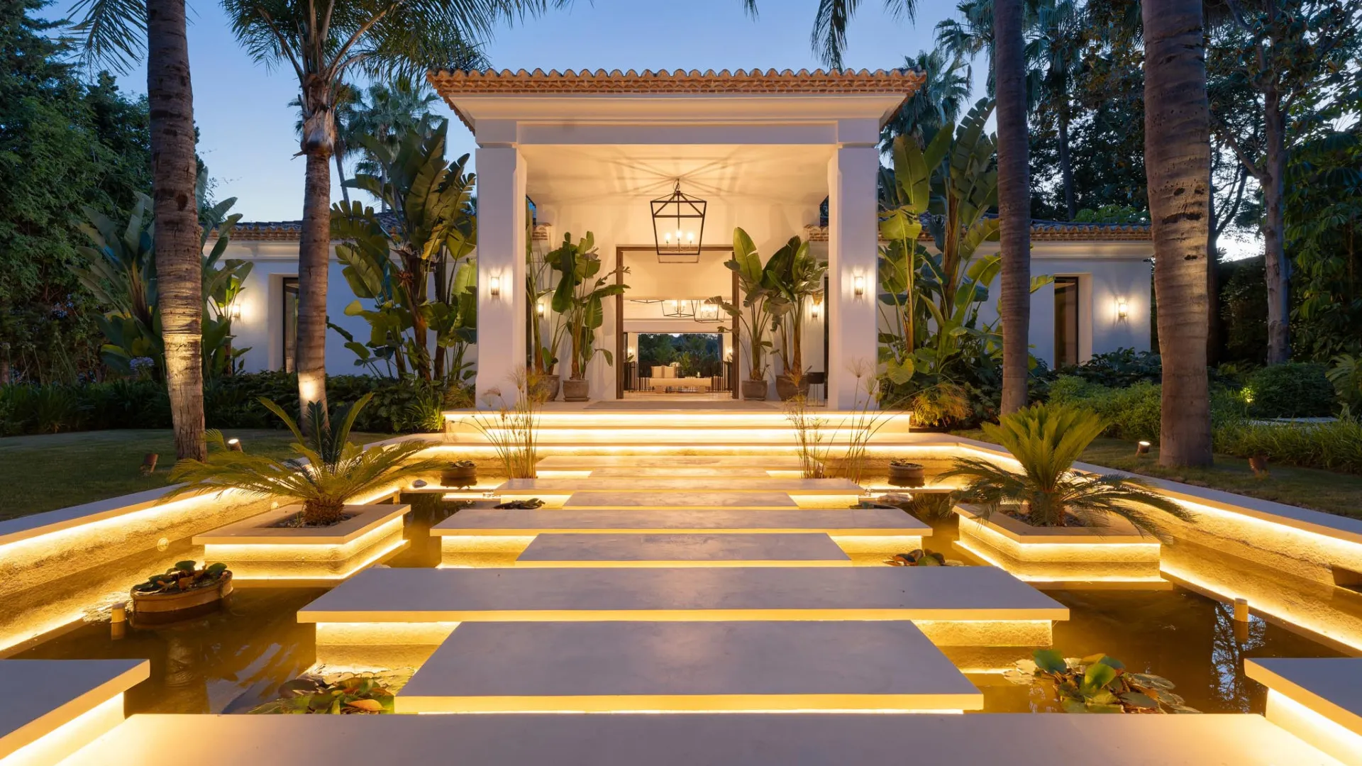 For sale 6 bedrooms villa in Nueva Andalucia