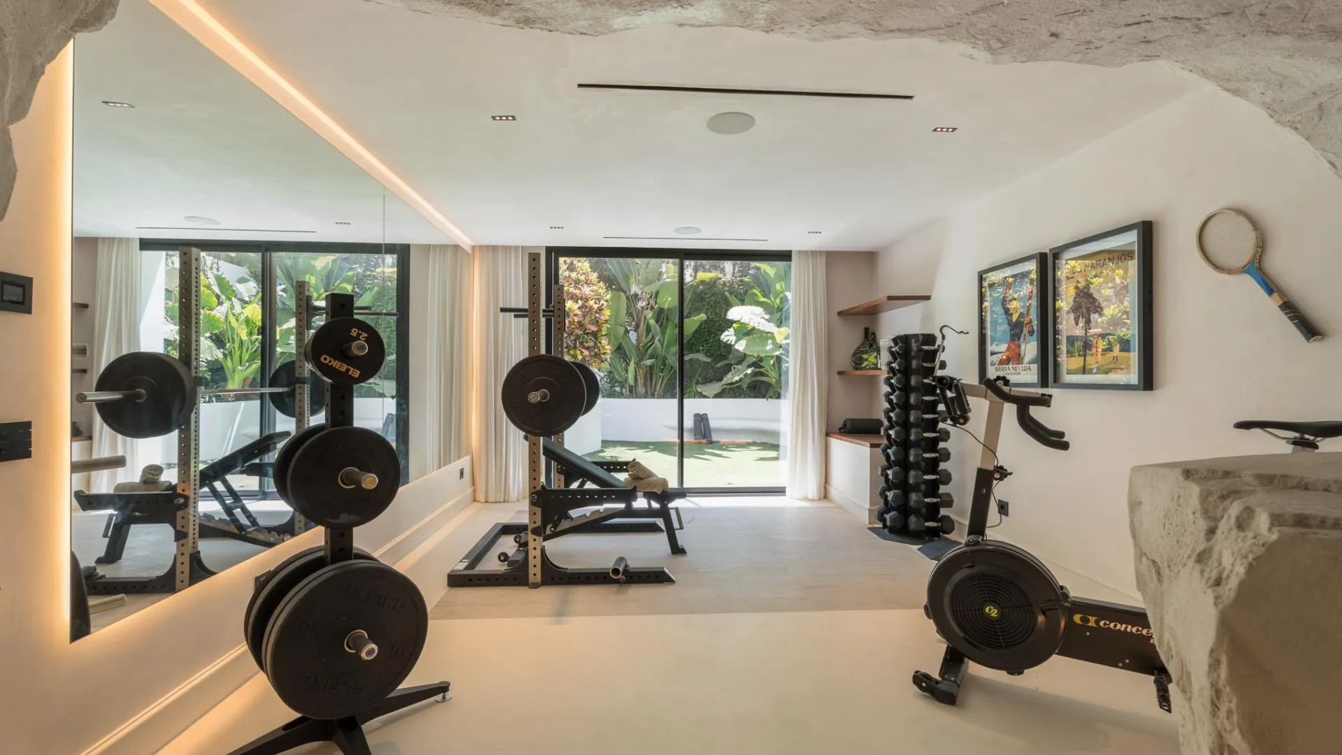 For sale 6 bedrooms villa in Nueva Andalucia