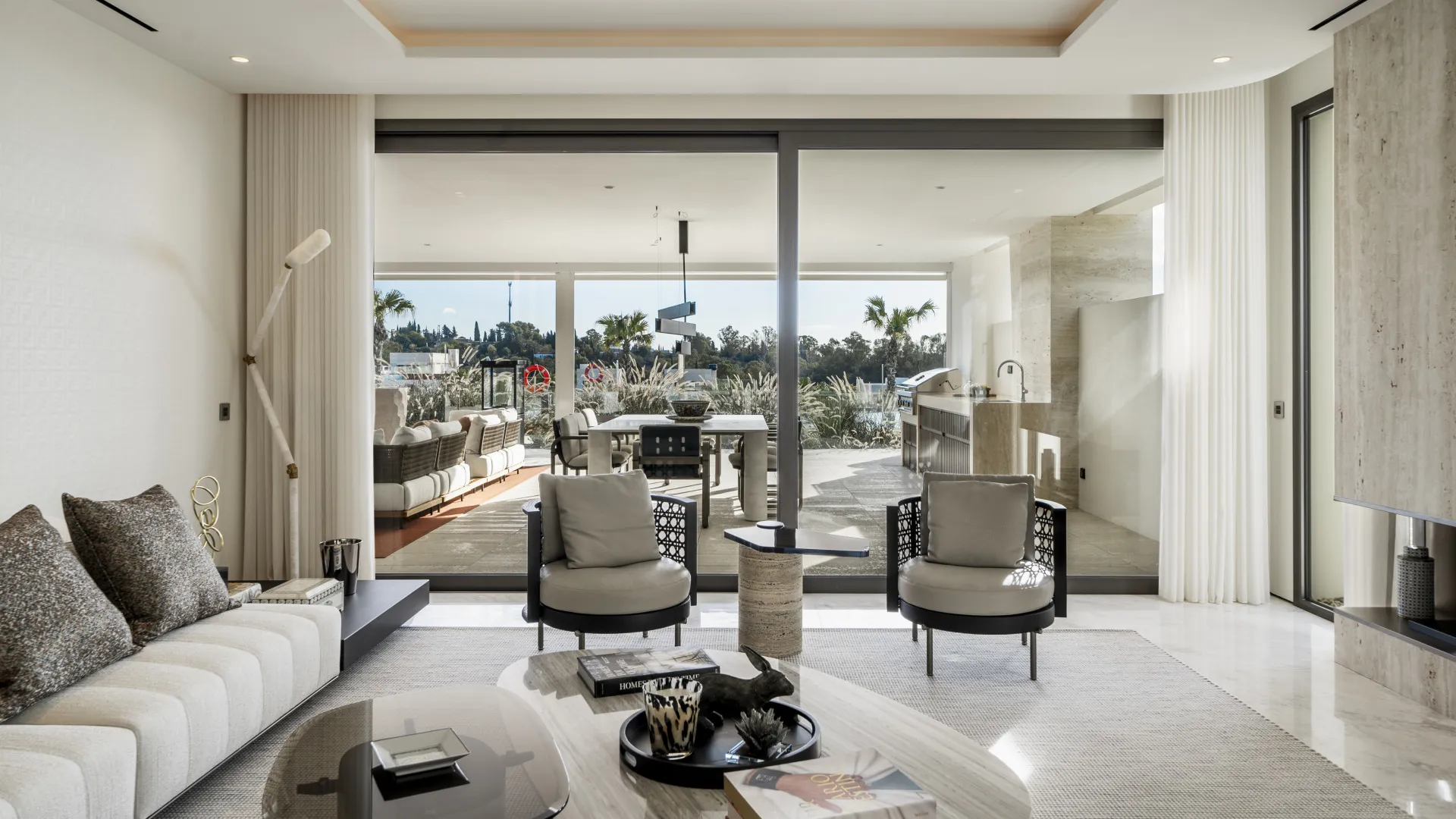 Comprar duplex planta baja de 5 dormitorios en Marbella Ciudad