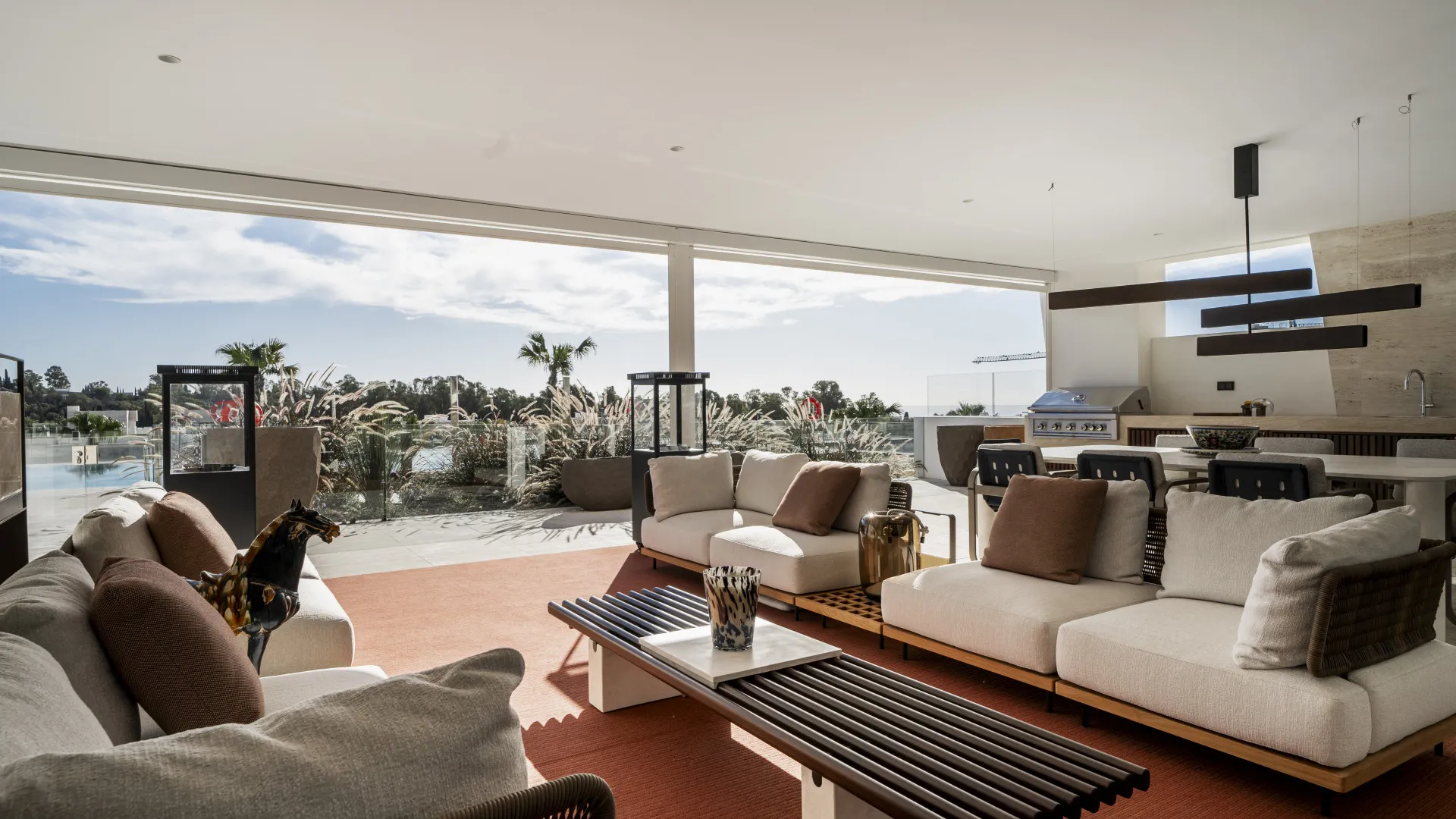 Comprar duplex planta baja de 5 dormitorios en Marbella Ciudad