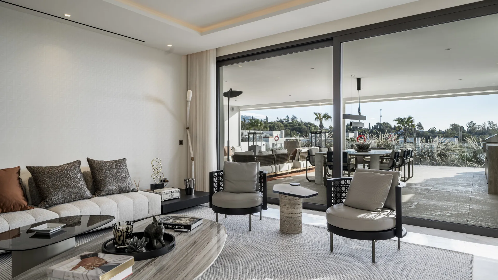 Comprar duplex planta baja de 5 dormitorios en Marbella Ciudad