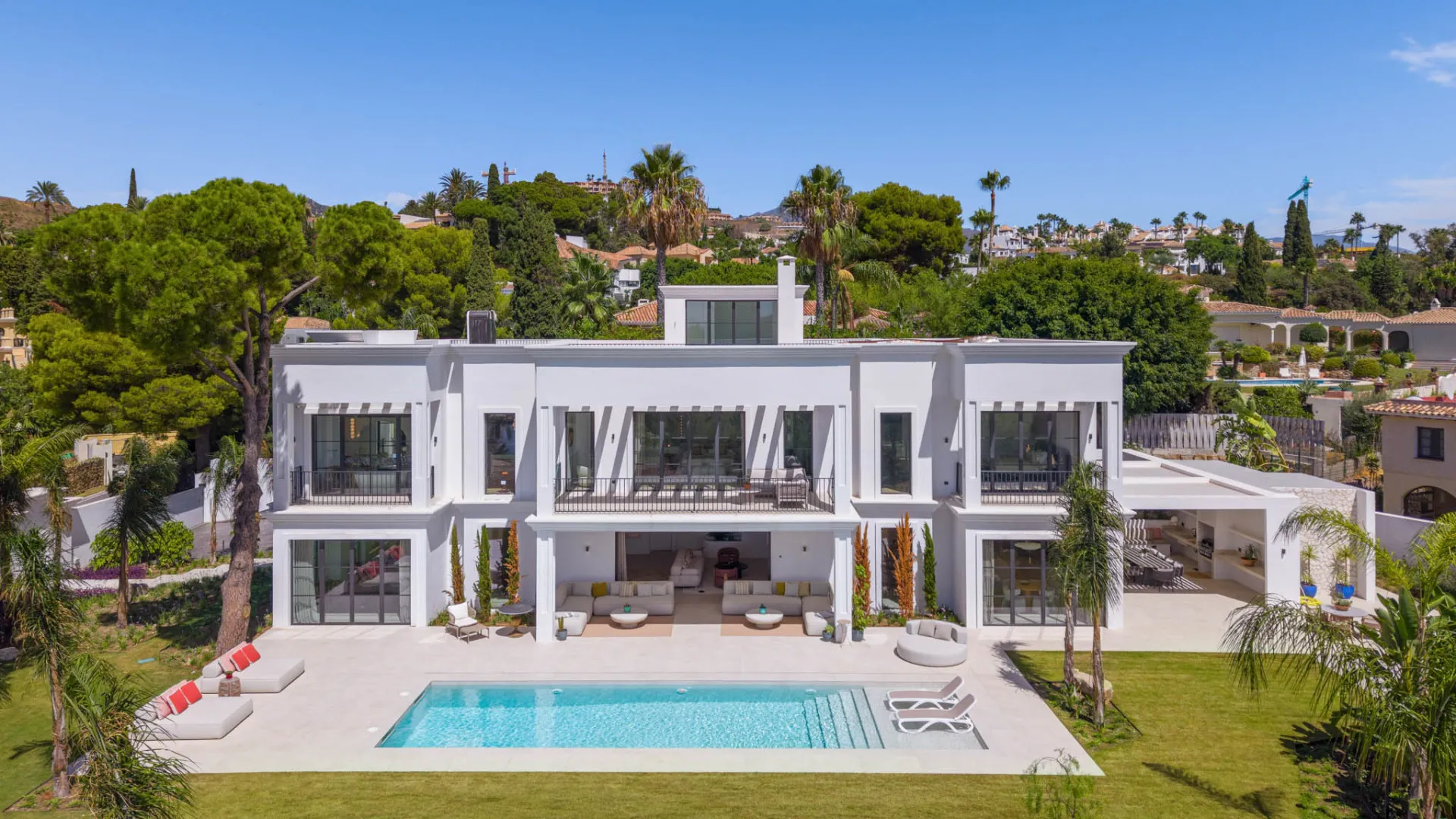 Se vende villa en Benahavis con 8 dormitorios