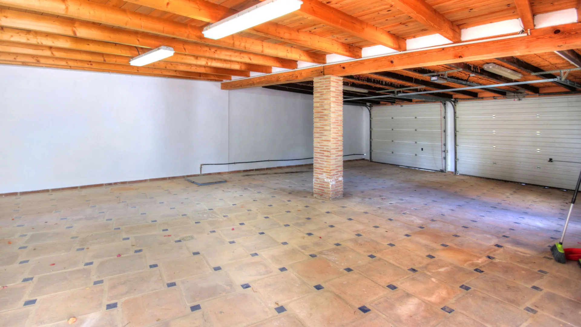 Buy El Padron villa with 7 bedrooms