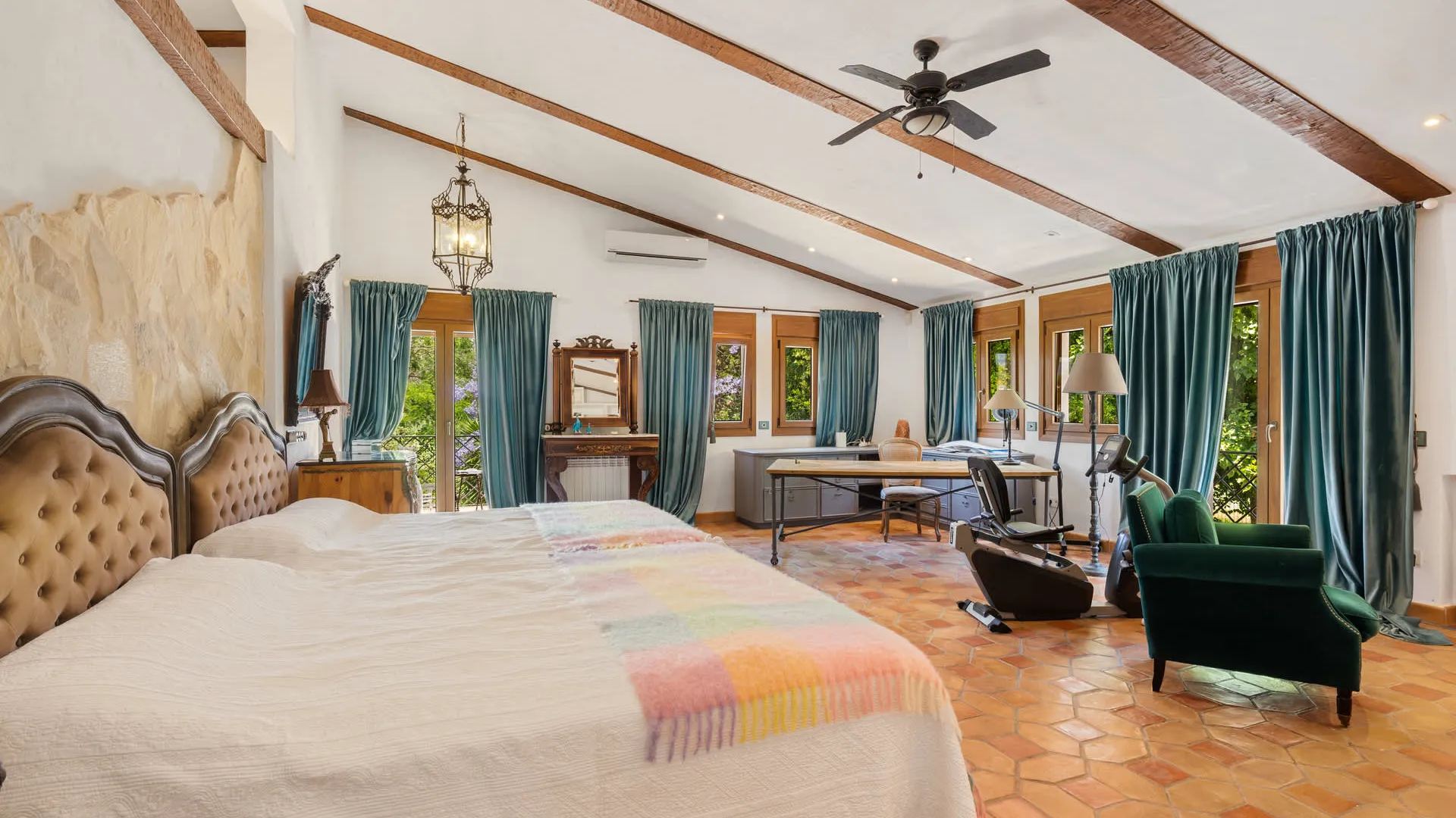 Se vende villa de 4 dormitorios en Guadalmina Baja