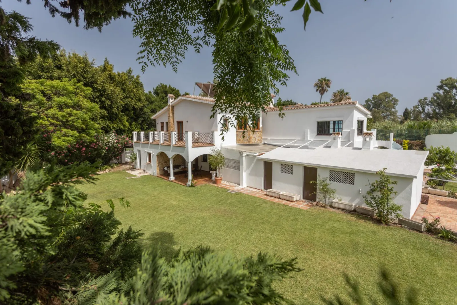 Se vende villa de 4 dormitorios en Guadalmina Baja