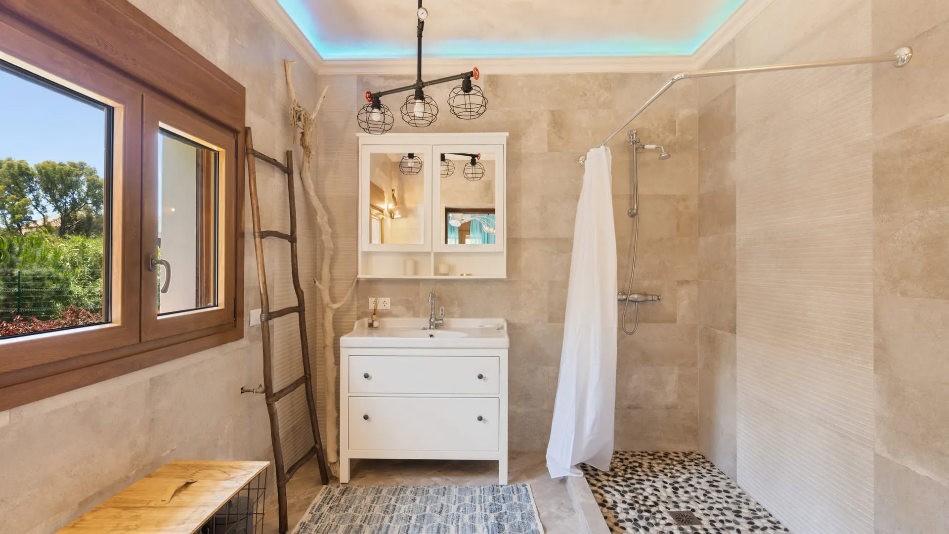 Se vende villa de 4 dormitorios en Guadalmina Baja