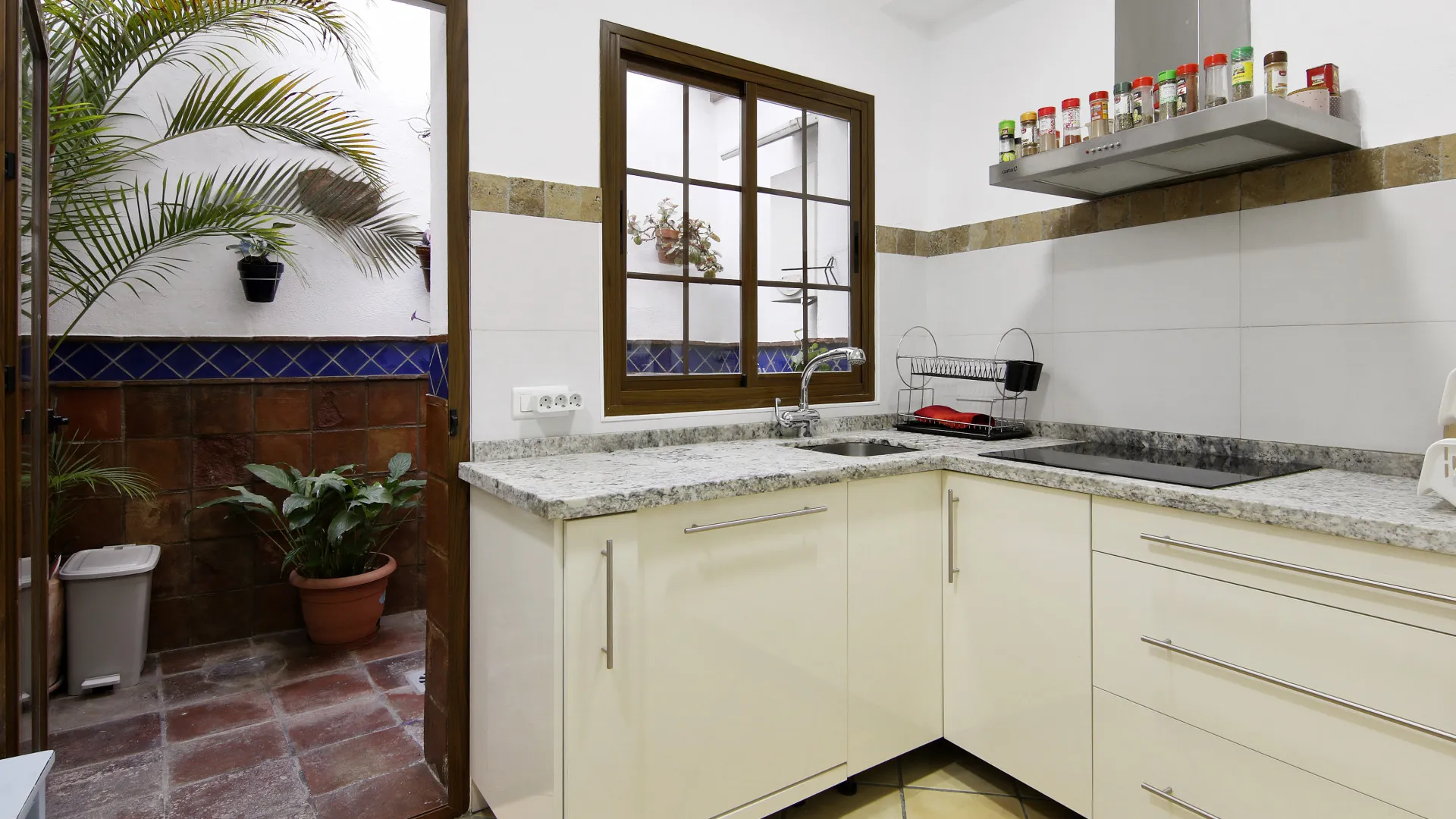 For sale 2 bedrooms town house in Estepona Old Town