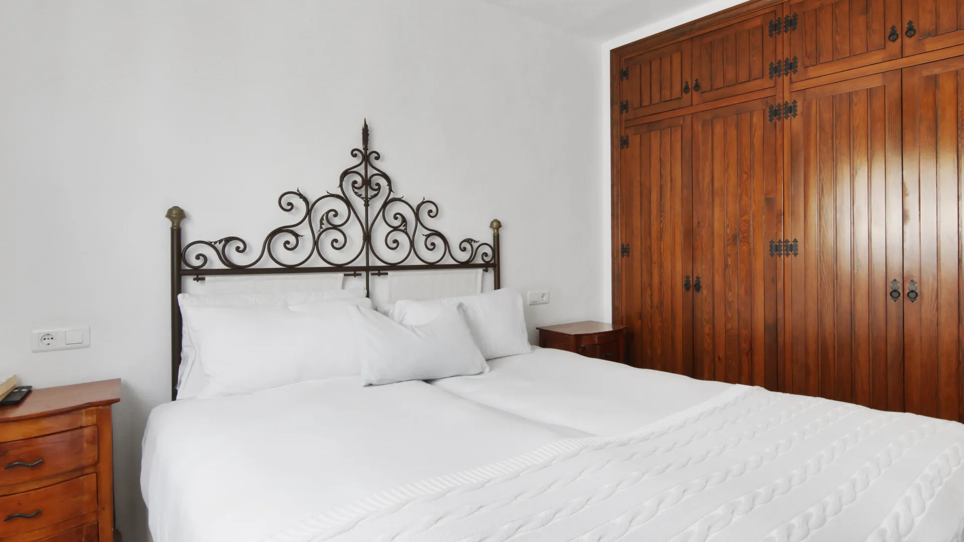 For sale 2 bedrooms town house in Estepona Old Town