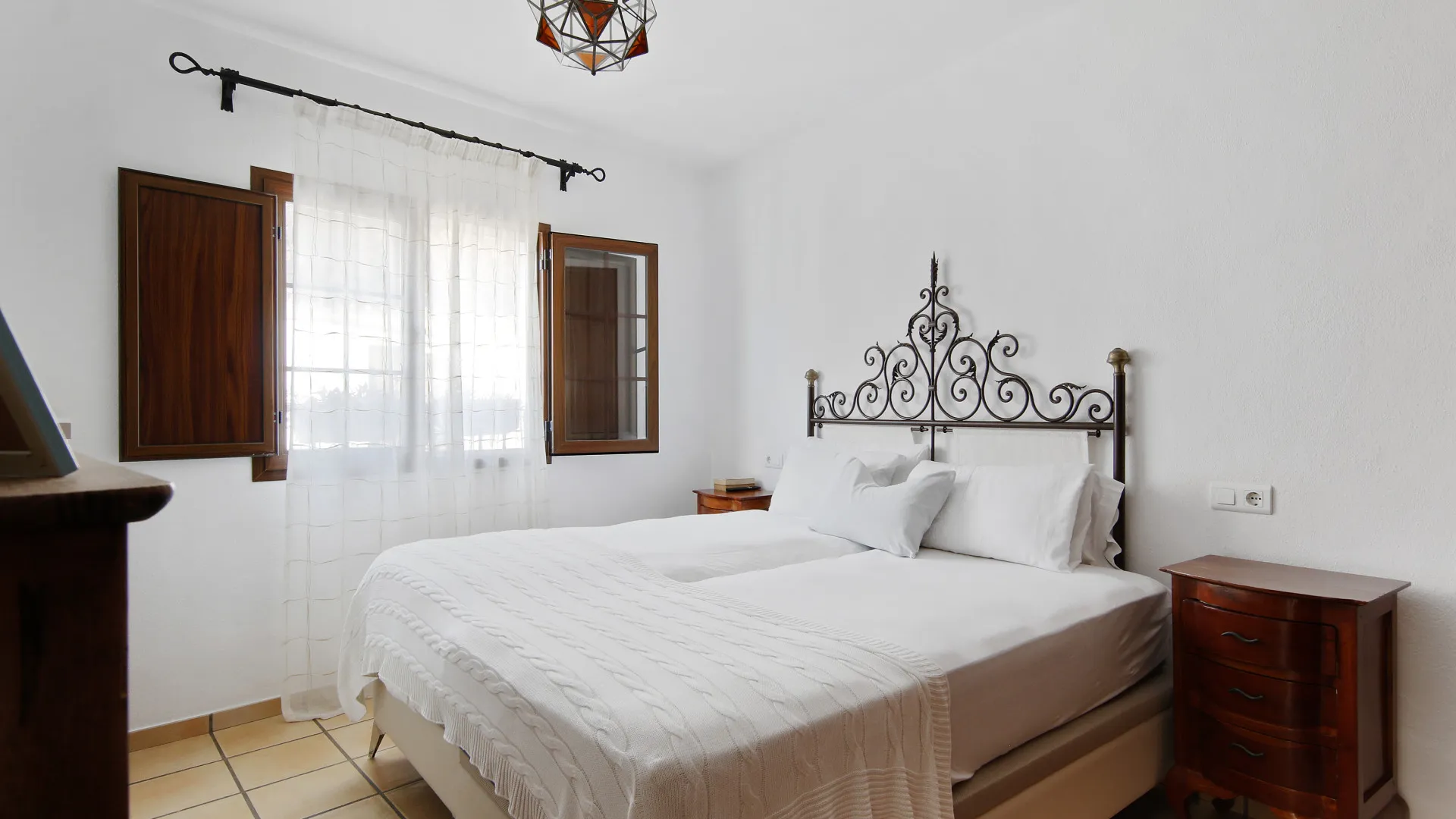 For sale 2 bedrooms town house in Estepona Old Town