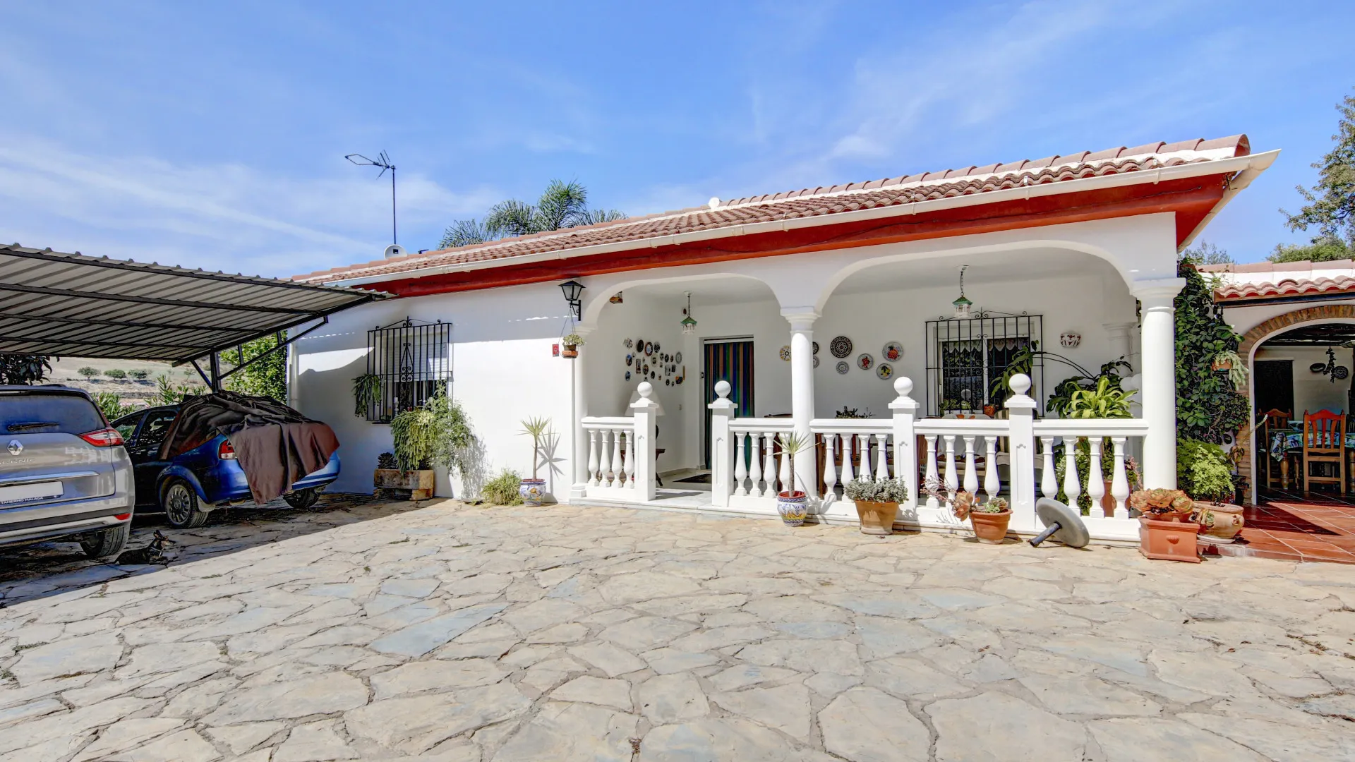 Villa for sale in Estepona with 6 bedrooms