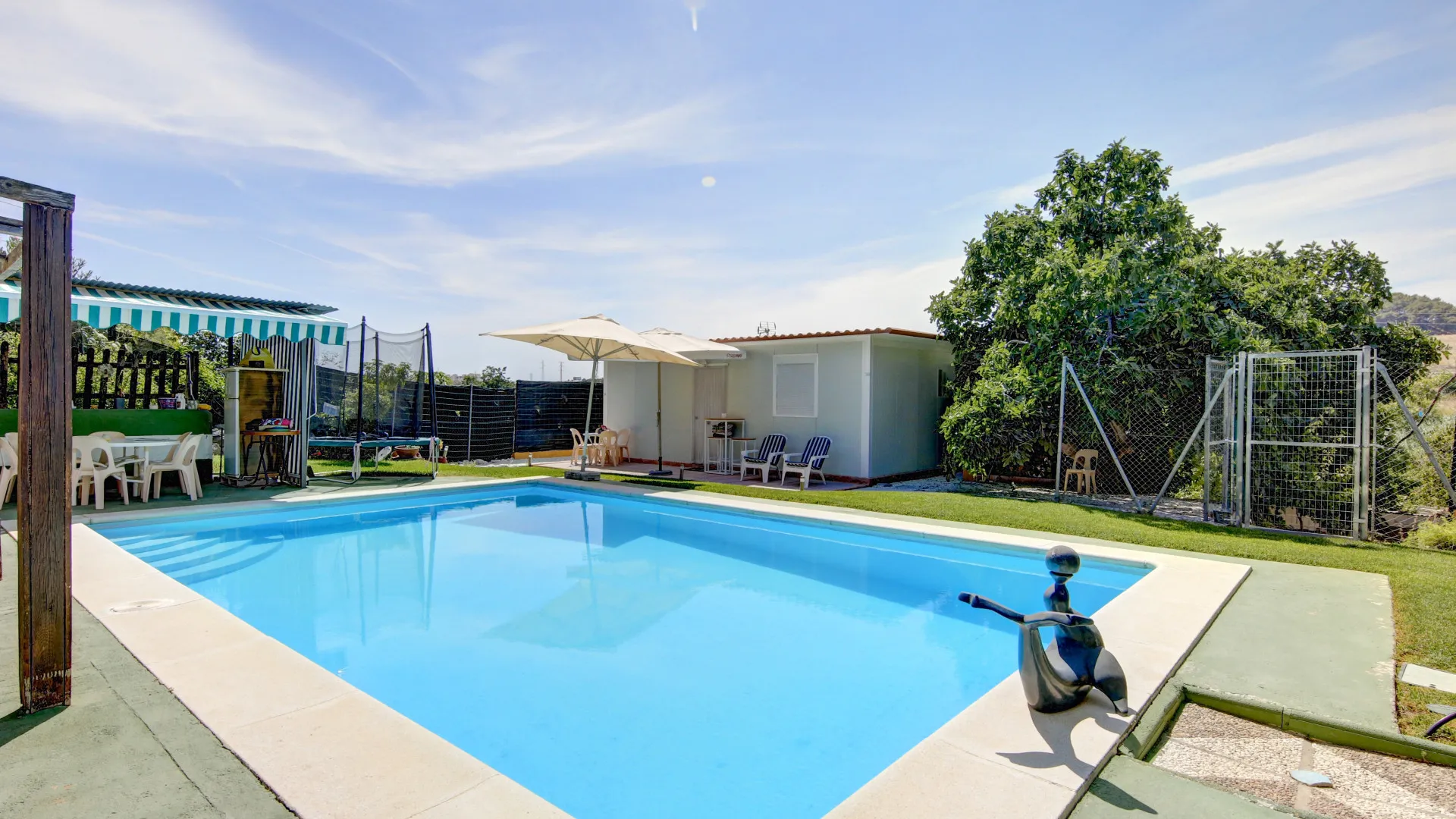 Villa for sale in Estepona with 6 bedrooms