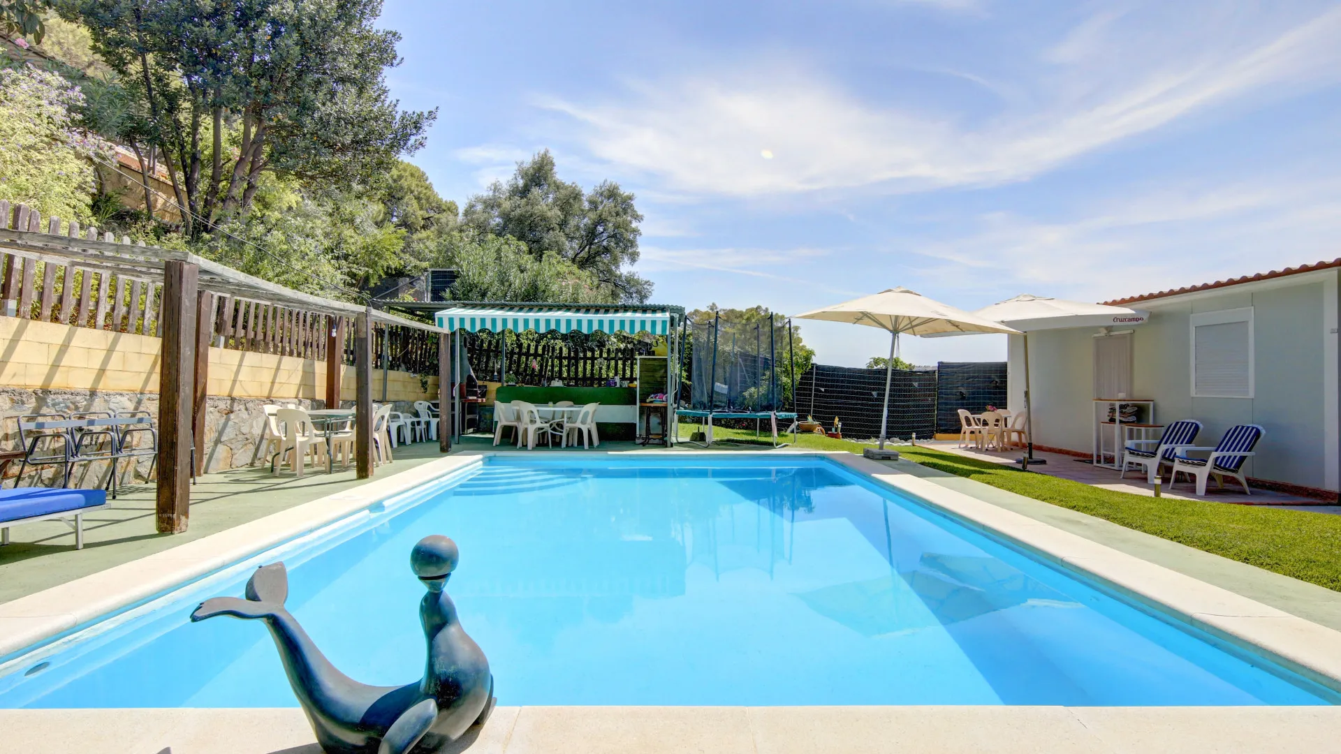 Villa for sale in Estepona with 6 bedrooms