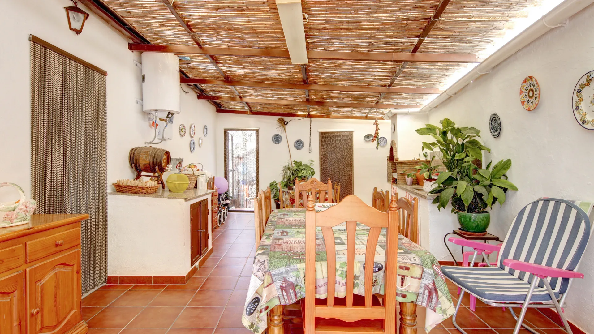 Villa for sale in Estepona with 6 bedrooms