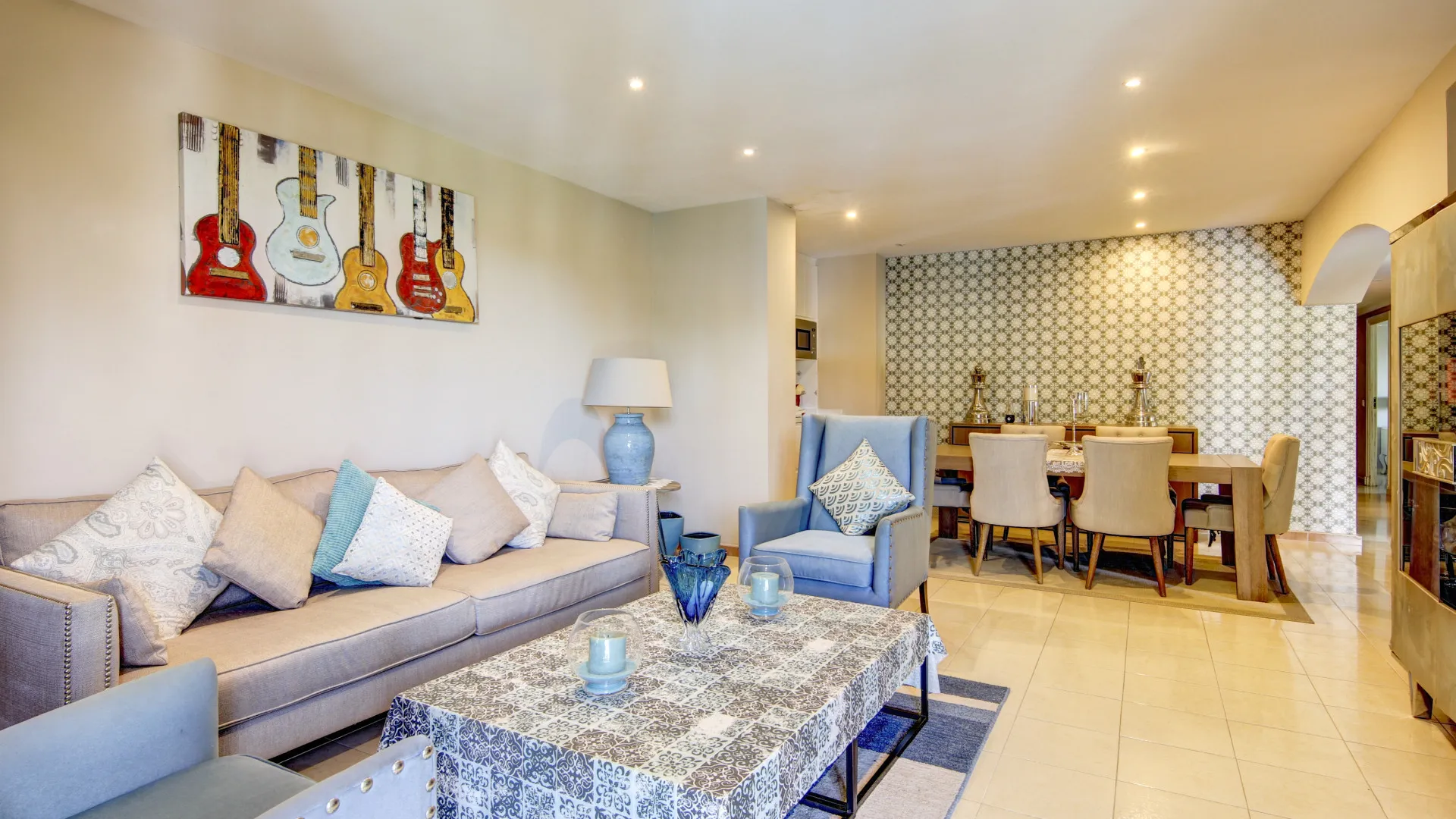 Altos del Paraiso 6 bedrooms villa for sale