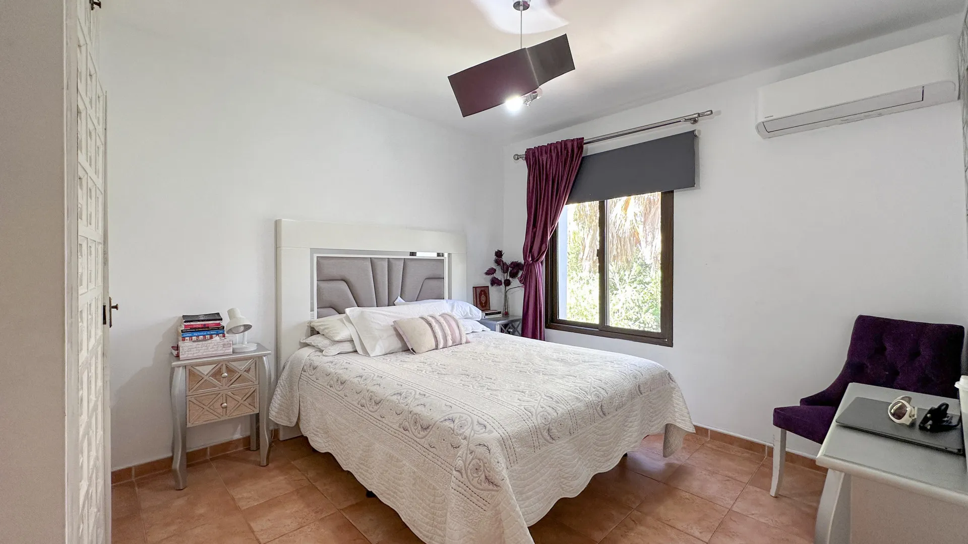 Altos del Paraiso 6 bedrooms villa for sale