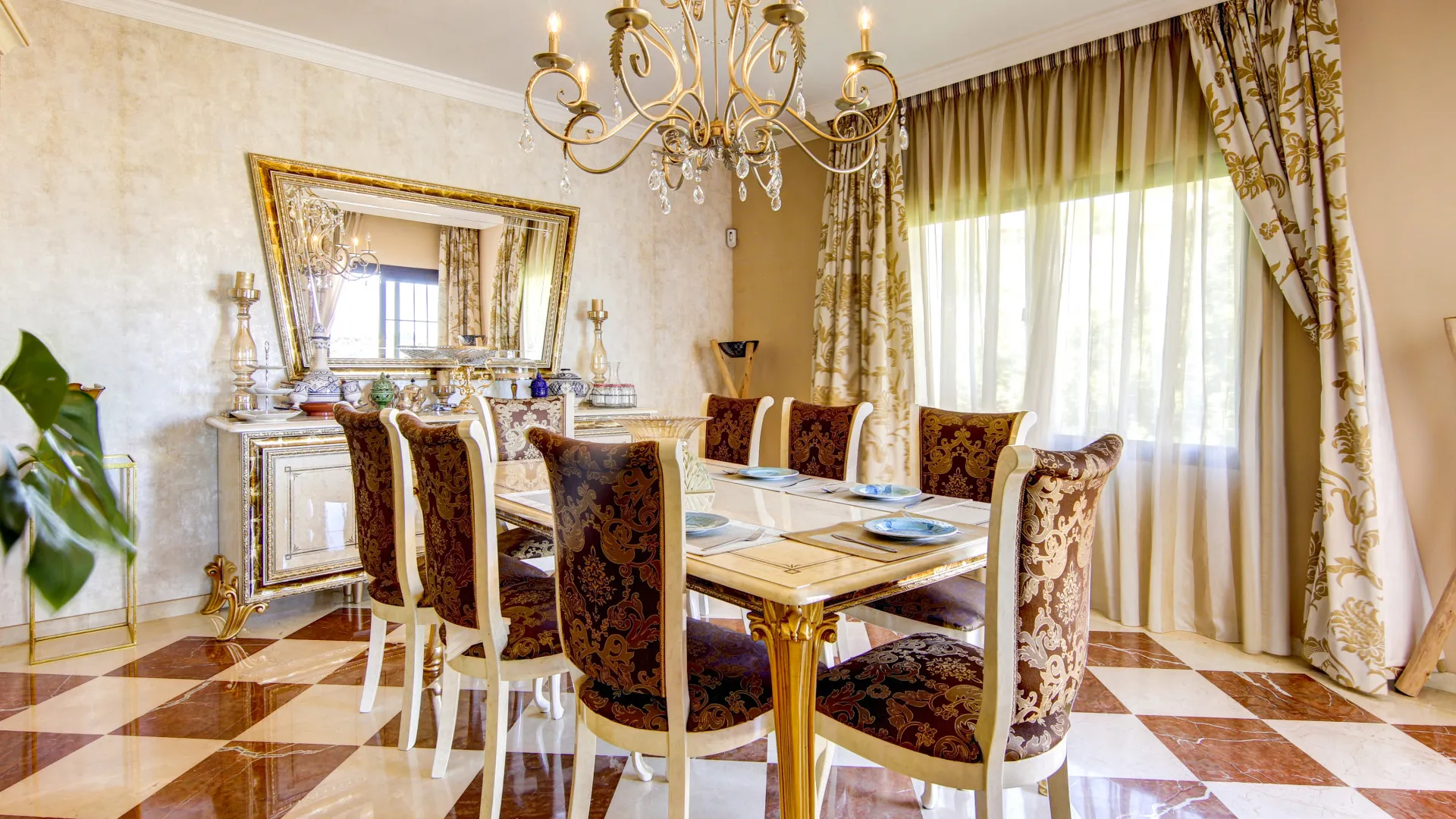 Altos del Paraiso 6 bedrooms villa for sale