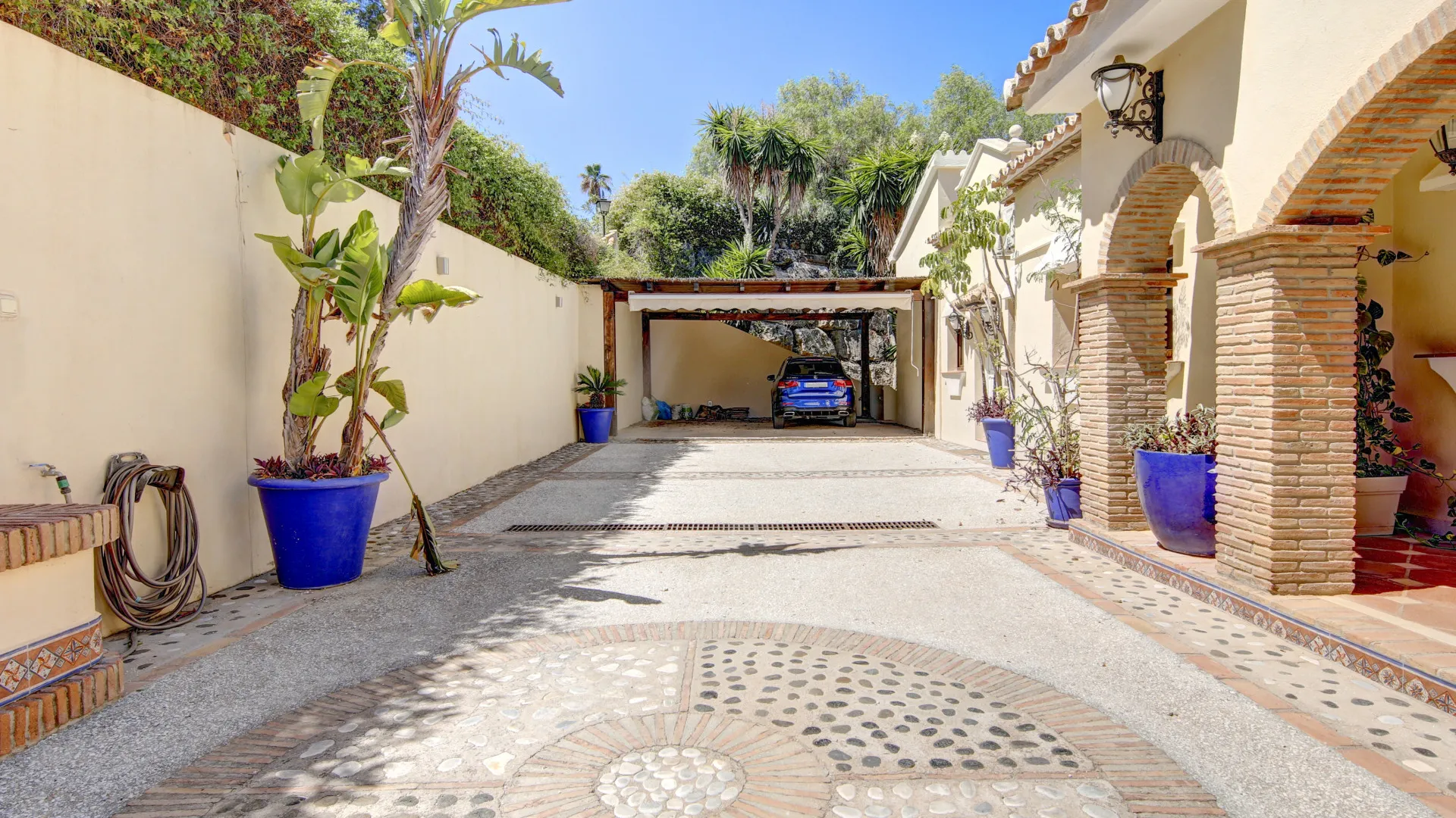 Altos del Paraiso 6 bedrooms villa for sale