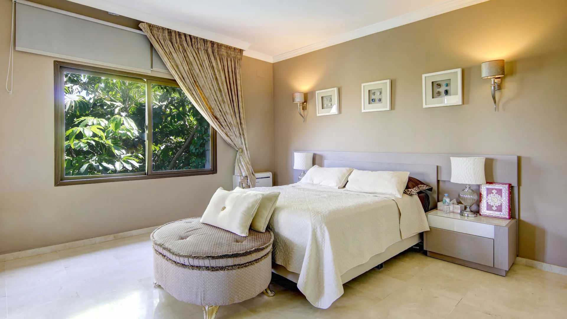 Altos del Paraiso 6 bedrooms villa for sale