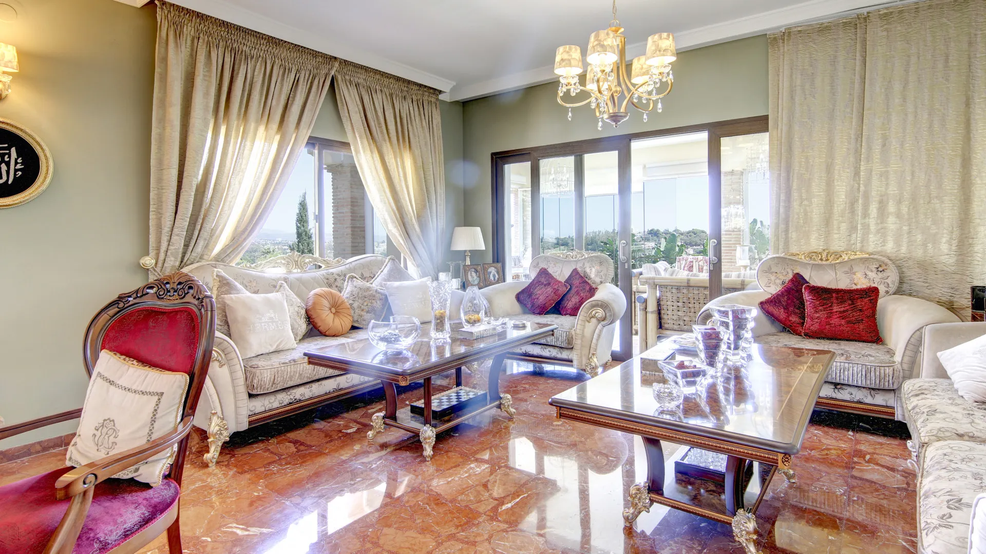 Altos del Paraiso 6 bedrooms villa for sale