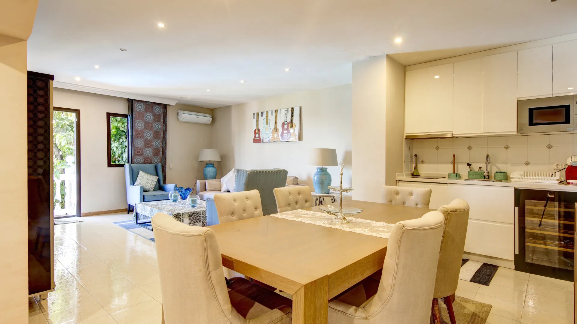 Altos del Paraiso 6 bedrooms villa for sale