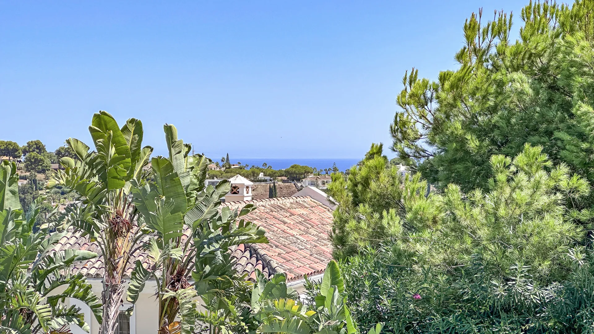 Altos del Paraiso 6 bedrooms villa for sale