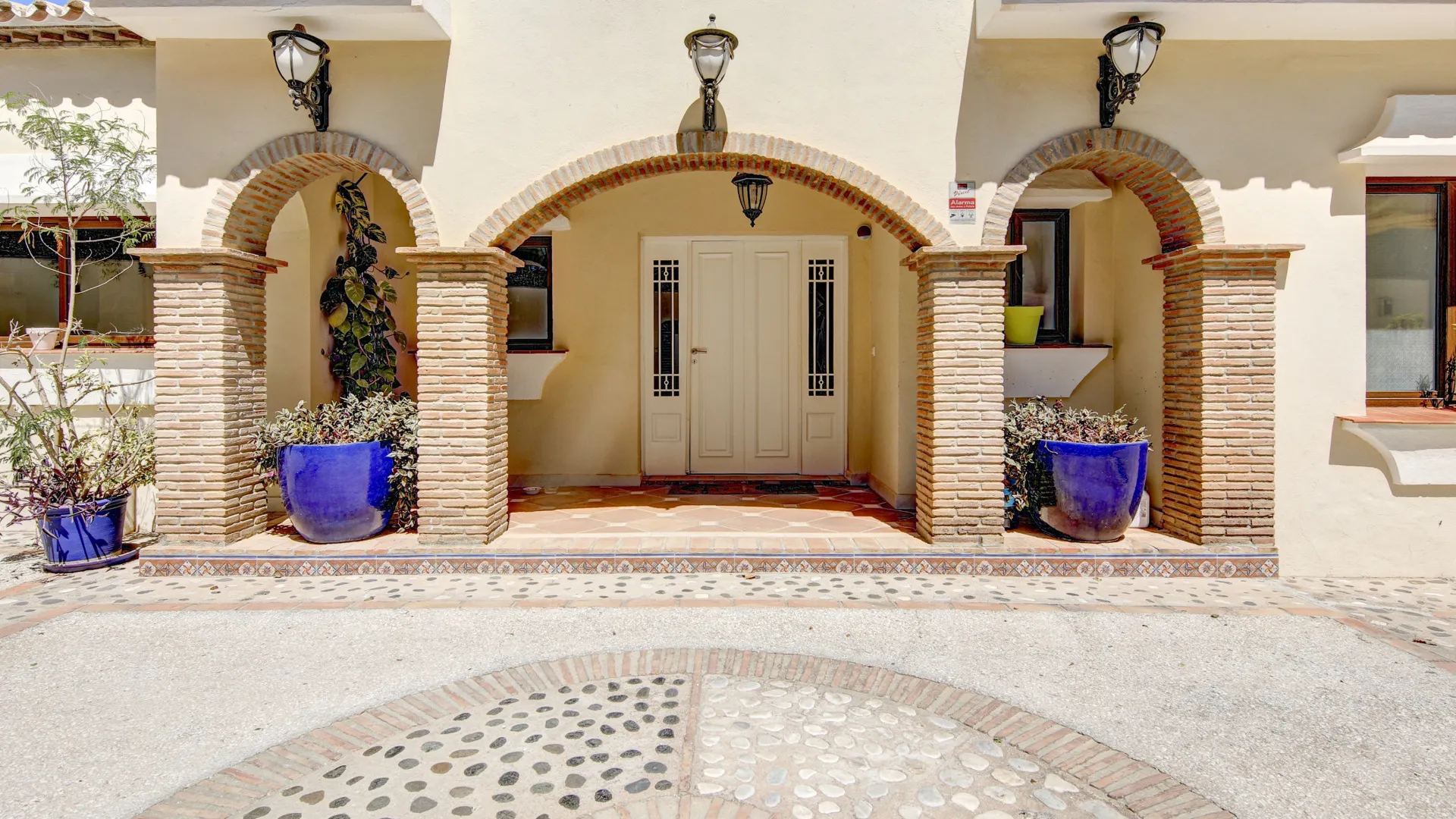 Altos del Paraiso 6 bedrooms villa for sale