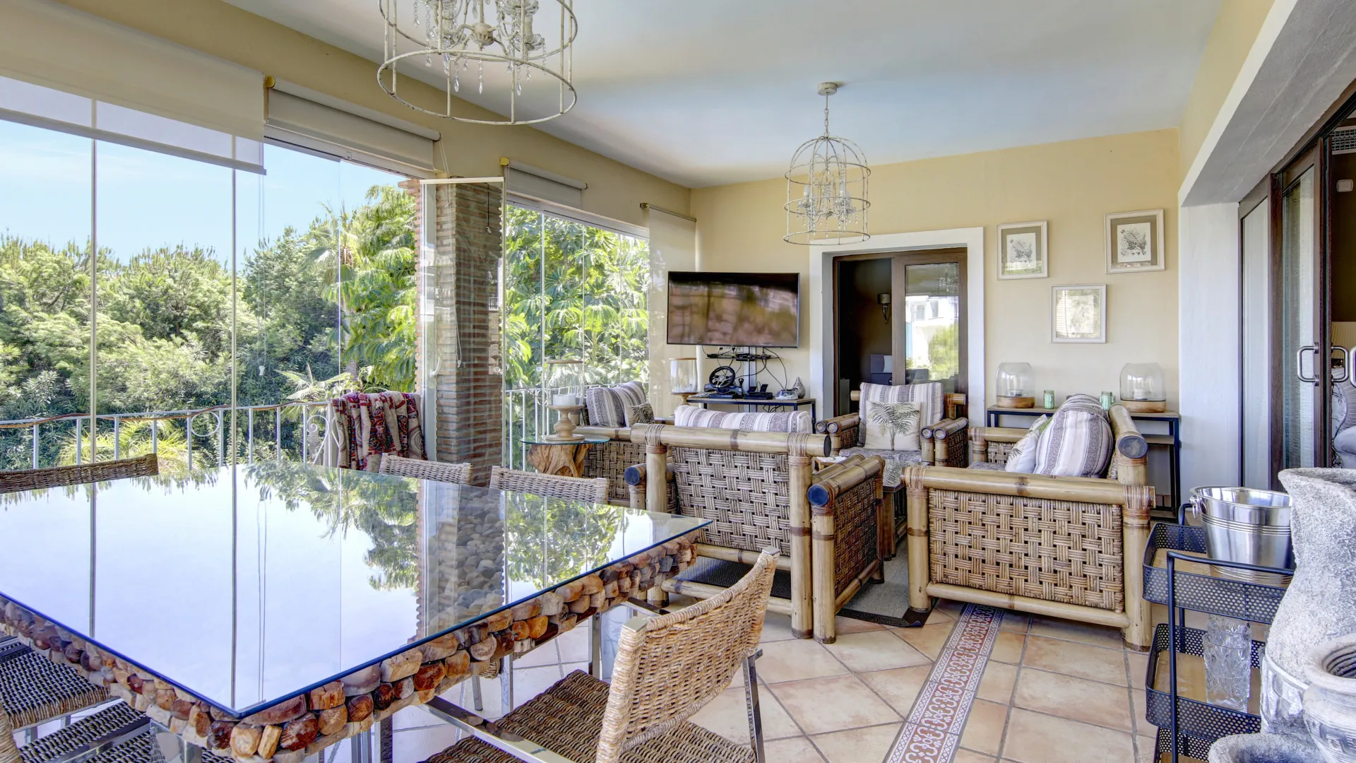Altos del Paraiso 6 bedrooms villa for sale