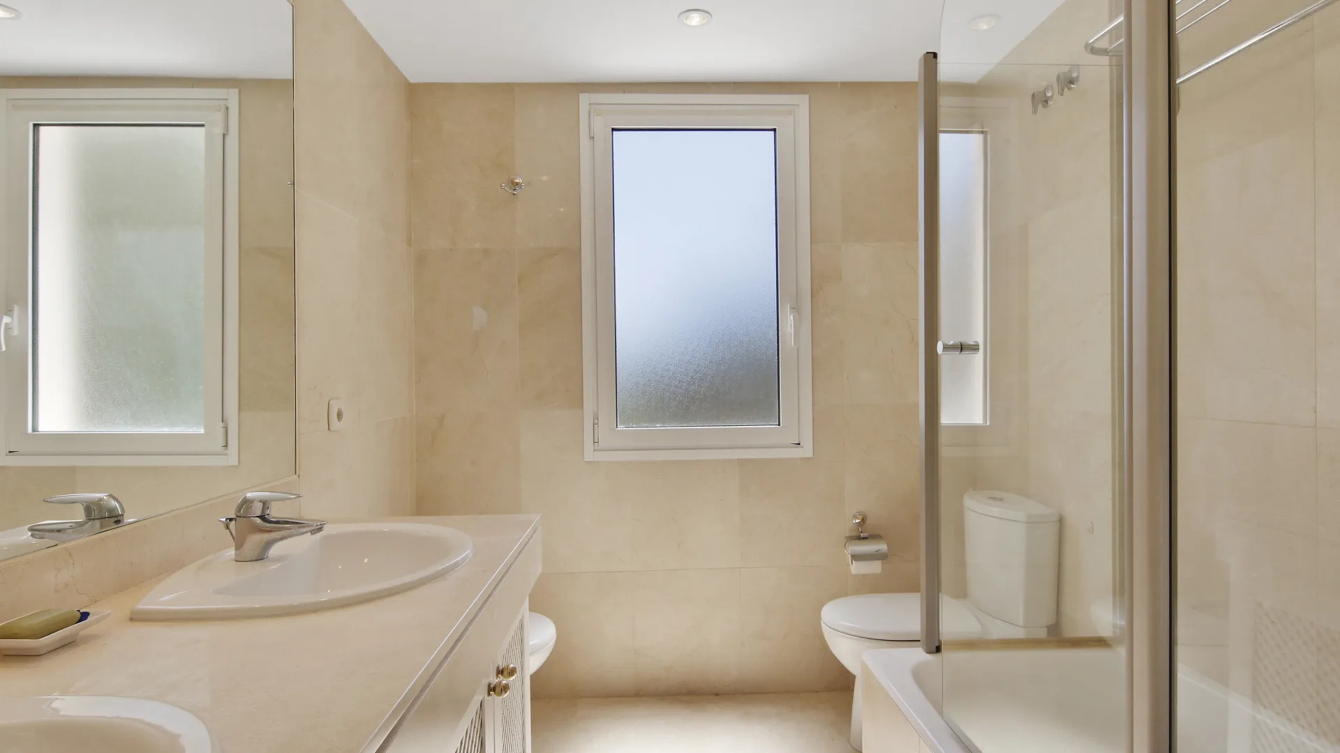 For sale town house with 3 bedrooms in Los Granados Playa