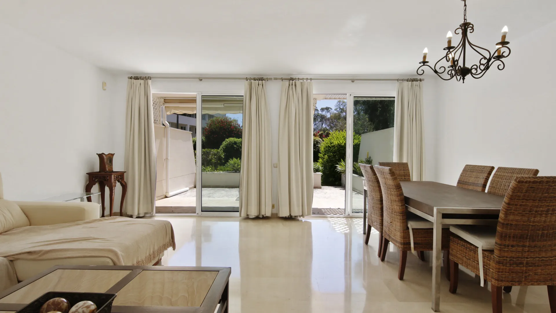 For sale town house with 3 bedrooms in Los Granados Playa