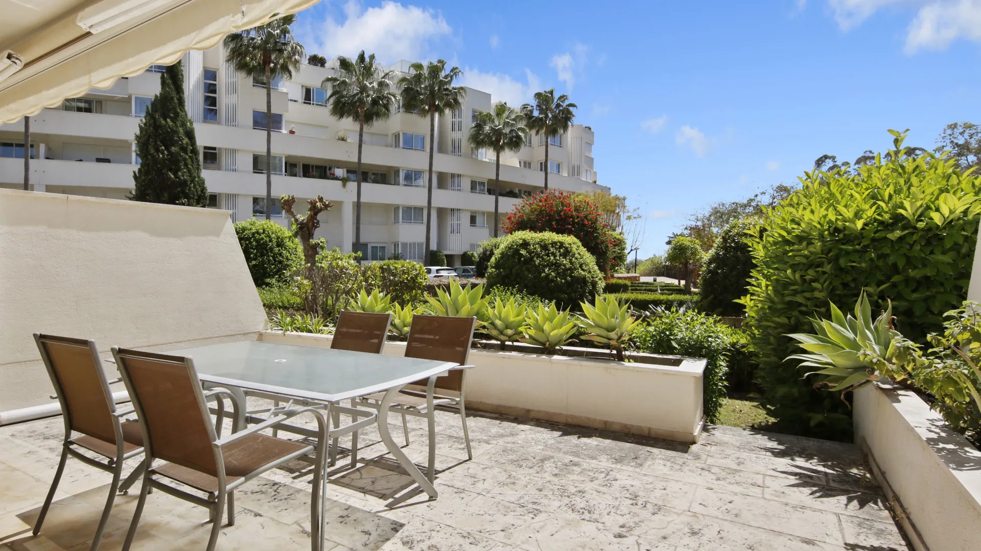 For sale town house with 3 bedrooms in Los Granados Playa