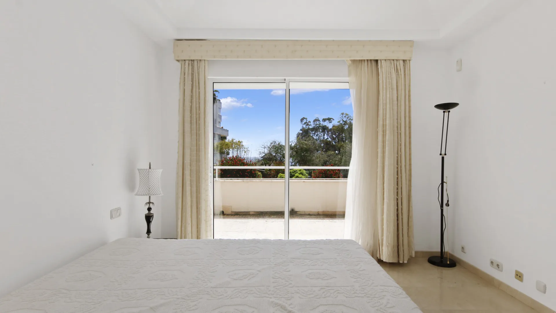 For sale town house with 3 bedrooms in Los Granados Playa