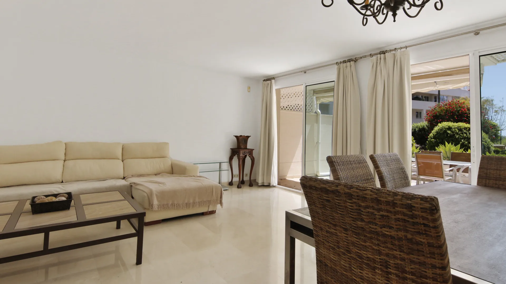 For sale town house with 3 bedrooms in Los Granados Playa
