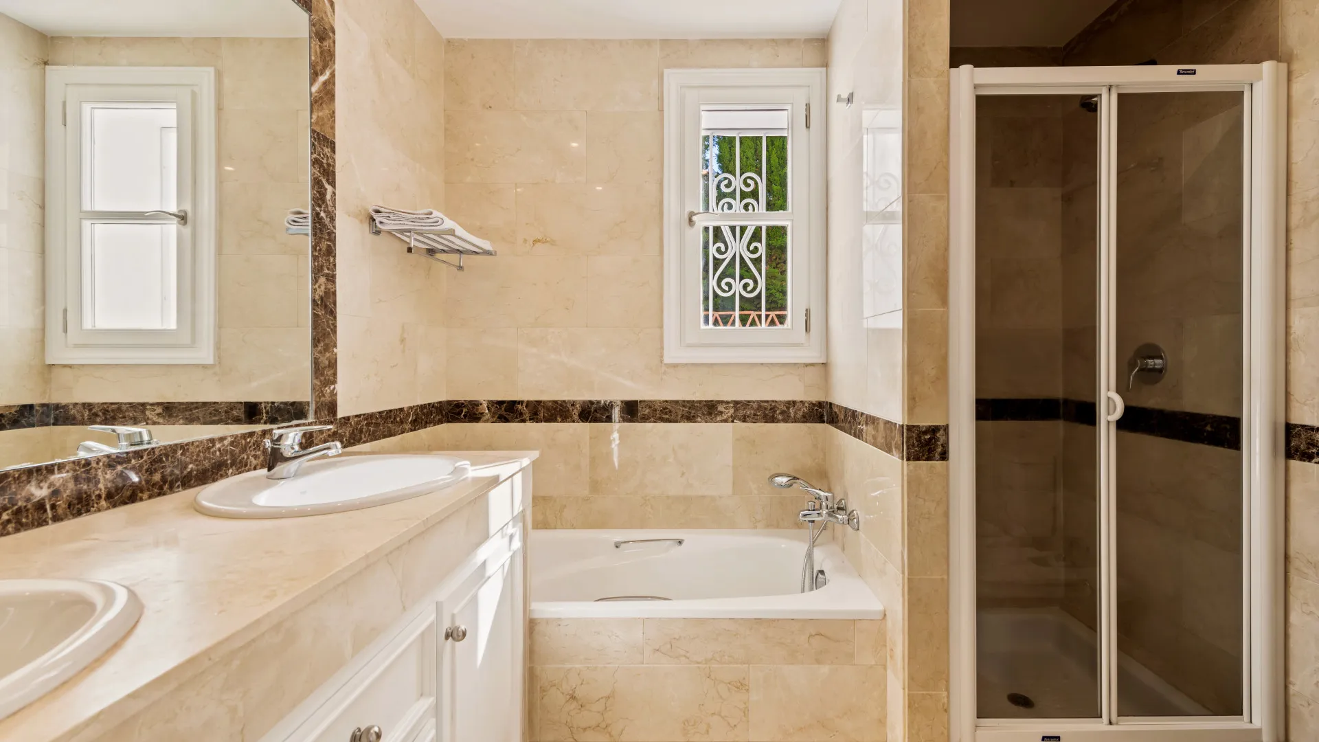 7 bedrooms villa for sale in Sierra Blanca