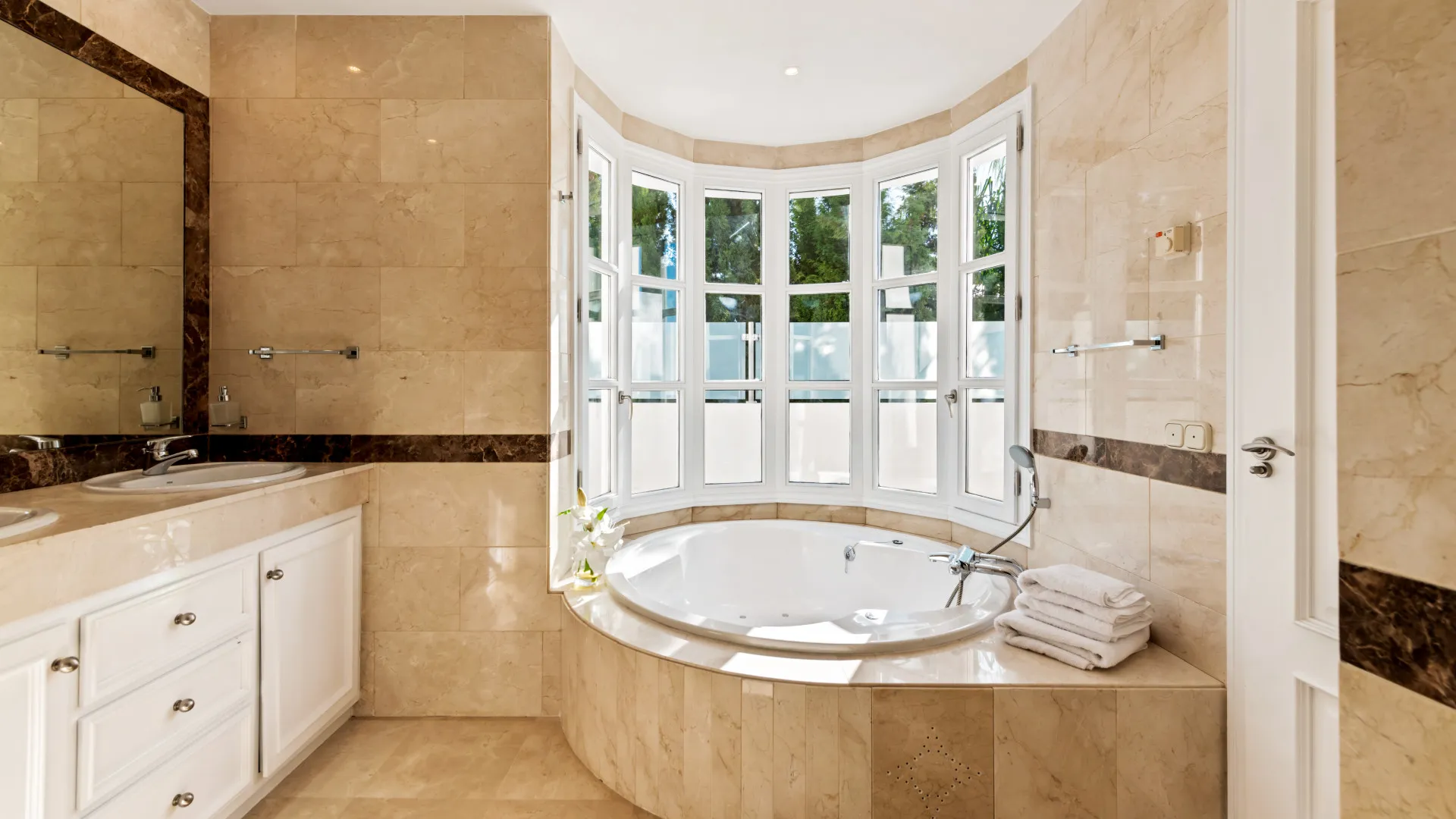 7 bedrooms villa for sale in Sierra Blanca