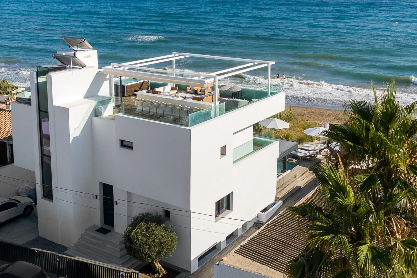 Buy villa with 6 bedrooms in Las Chapas