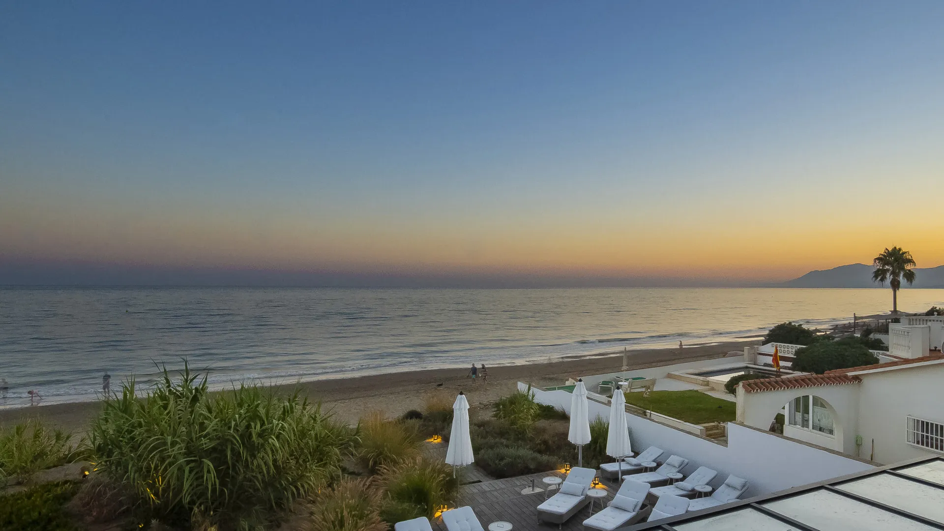 Buy villa with 6 bedrooms in Las Chapas