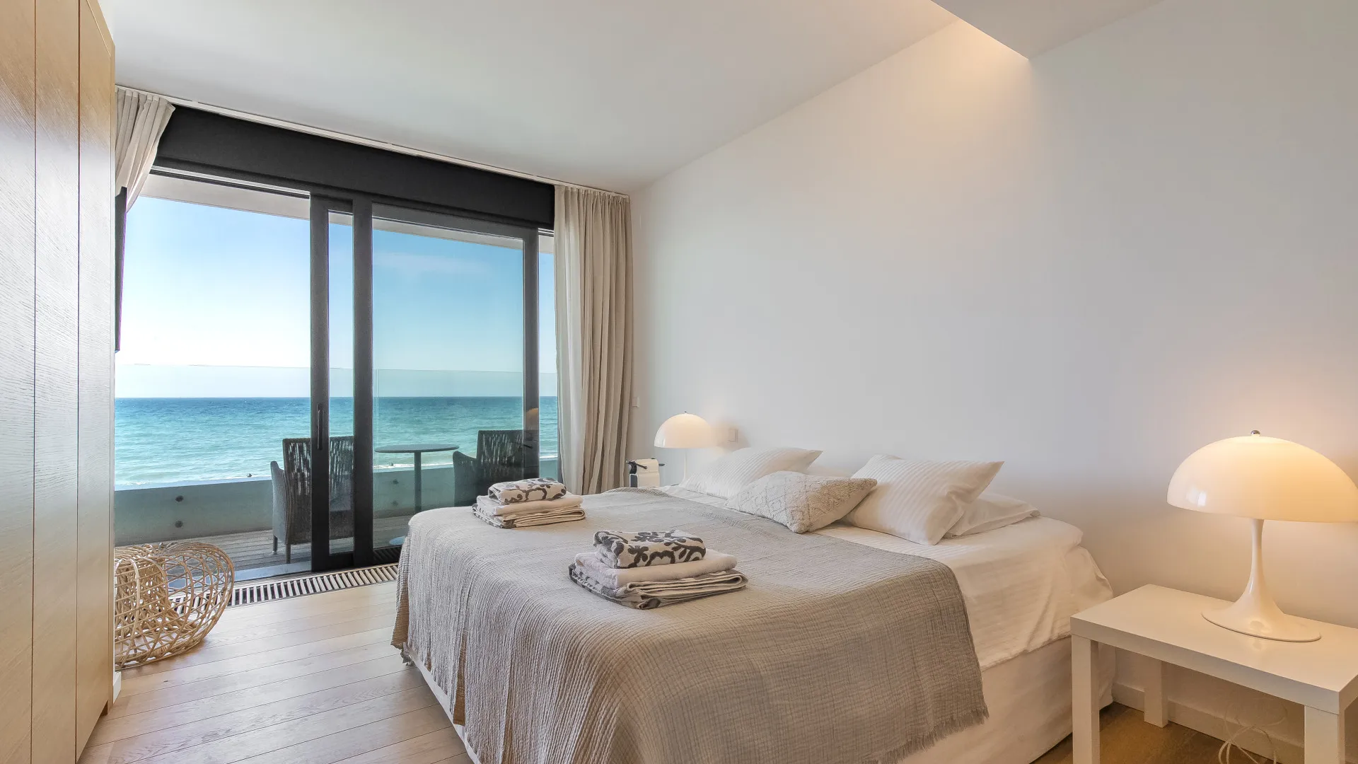 Buy villa with 6 bedrooms in Las Chapas