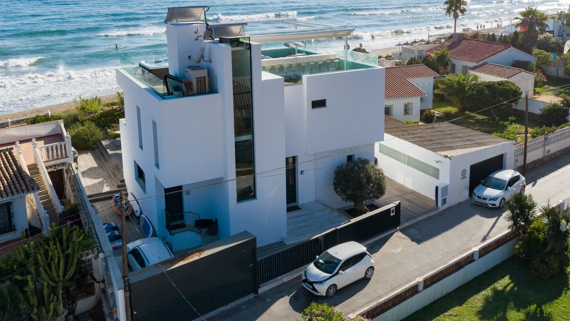 Buy villa with 6 bedrooms in Las Chapas