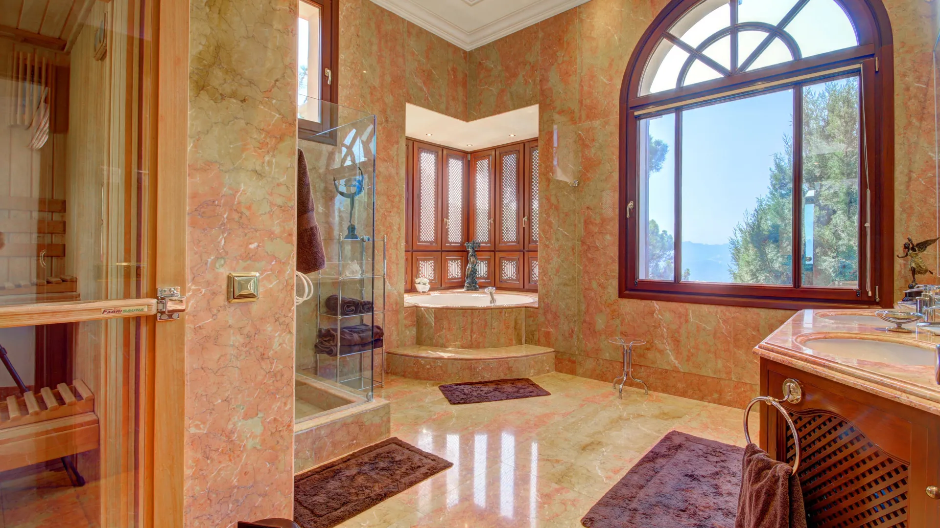 Buy villa in La Zagaleta