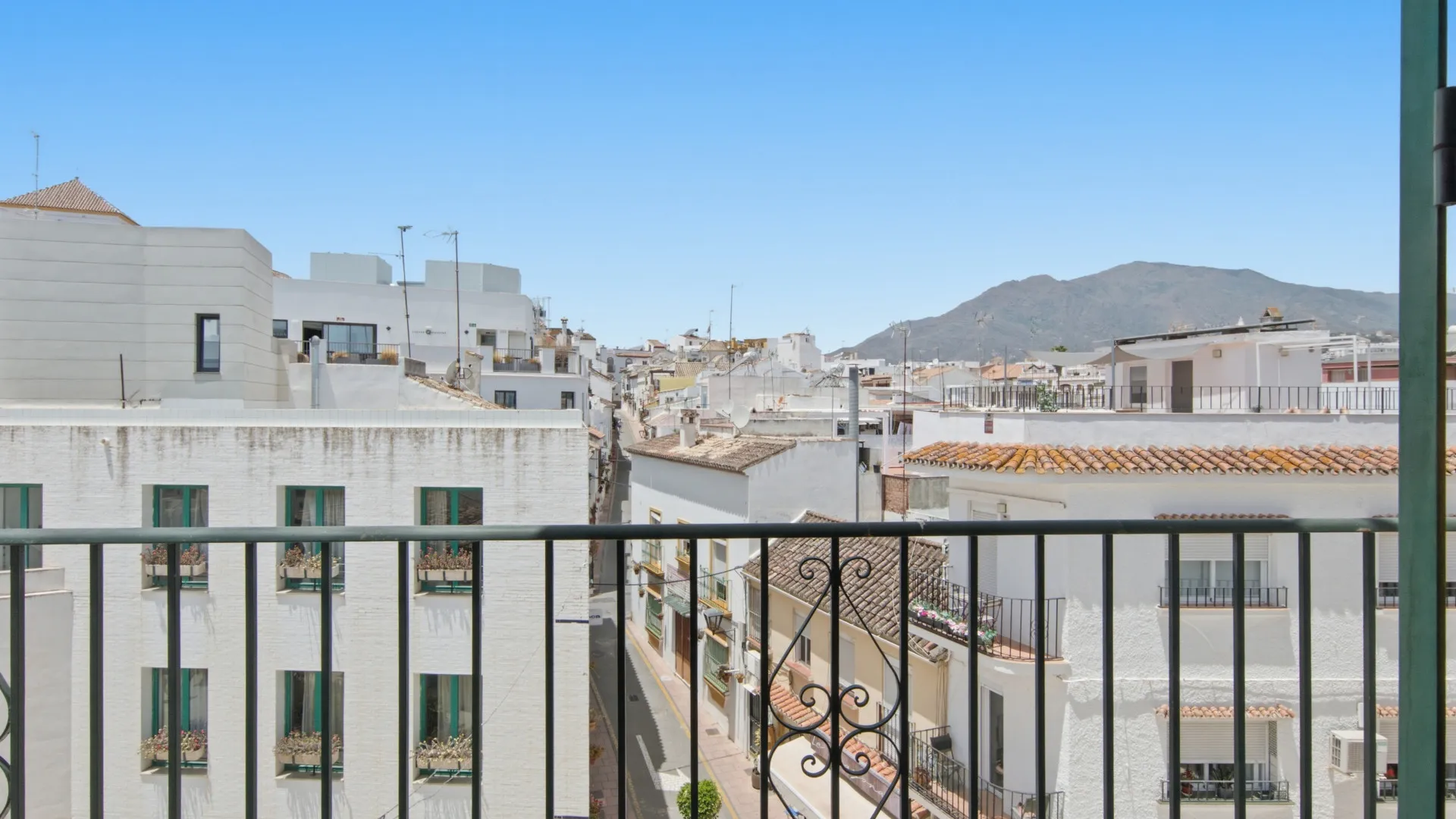 Apartment for sale in Estepona Old Town with 2 bedrooms