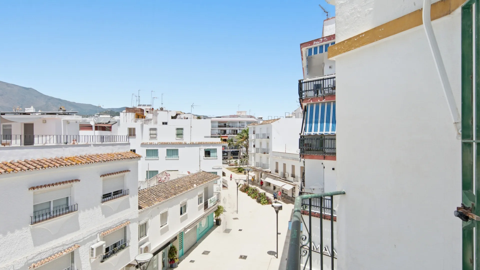 Apartment for sale in Estepona Old Town with 2 bedrooms
