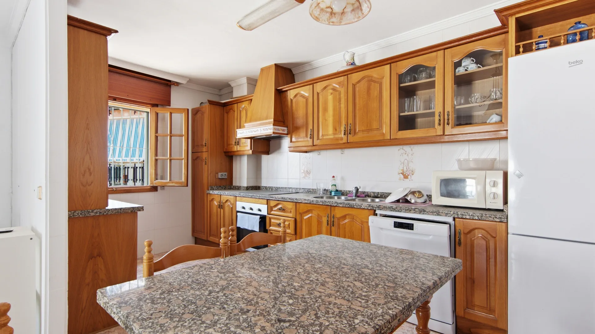 Apartment for sale in Estepona Old Town with 2 bedrooms