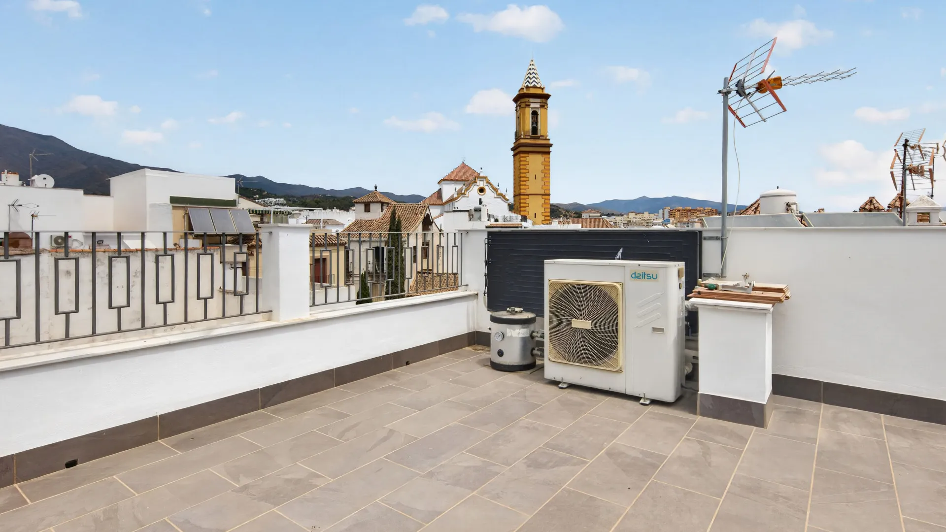 Adosado en venta en Estepona Casco Antiguo con 4 dormitorios