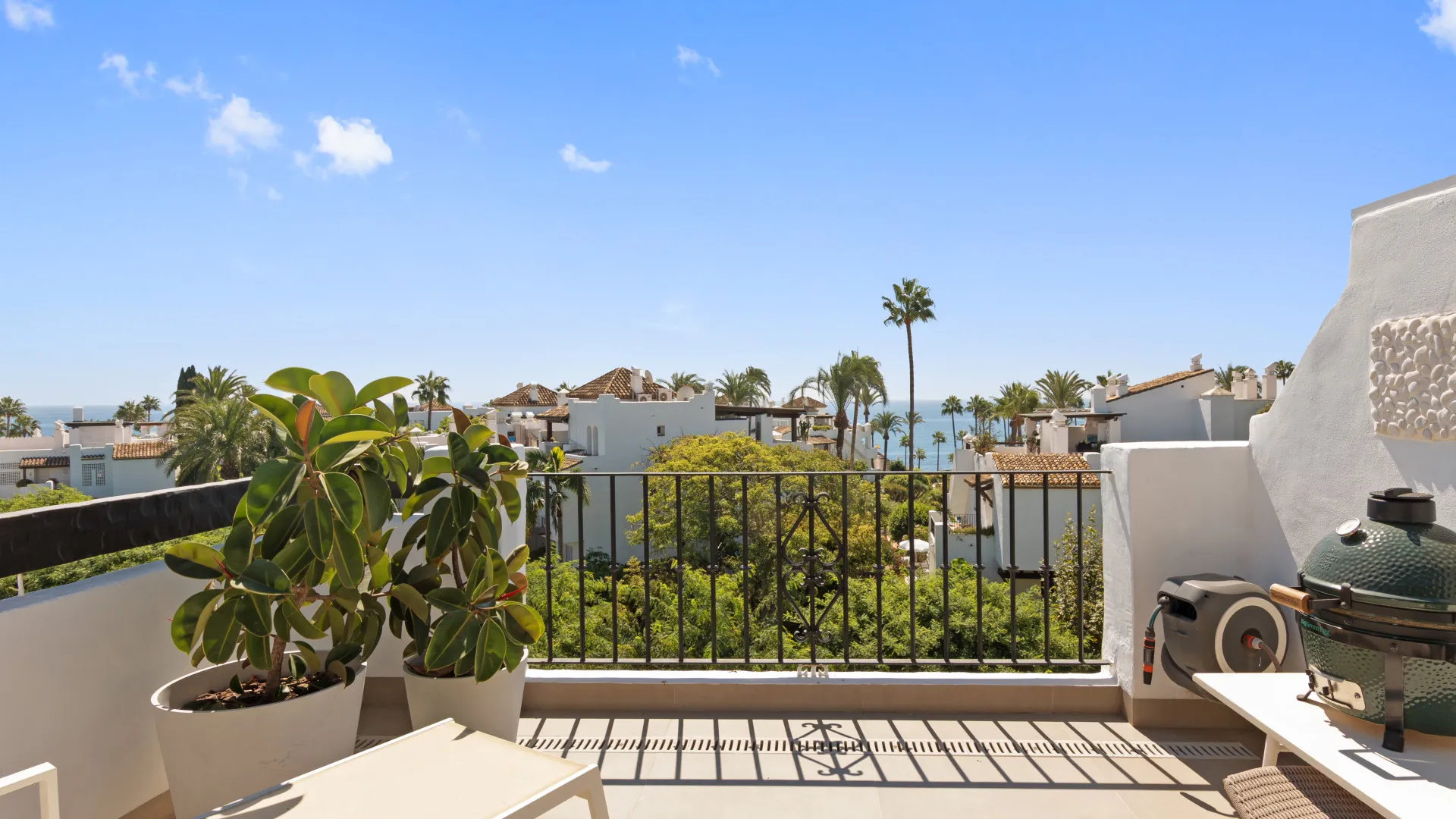 3 bedrooms duplex penthouse for sale in Alcazaba Beach