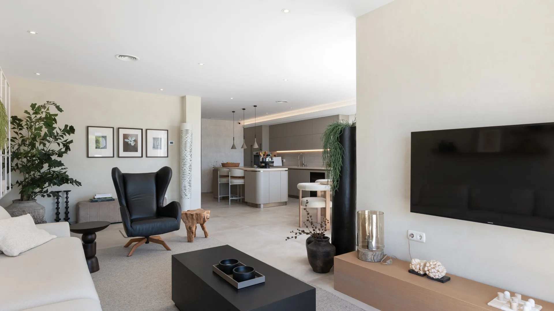 3 bedrooms duplex penthouse for sale in Alcazaba Beach