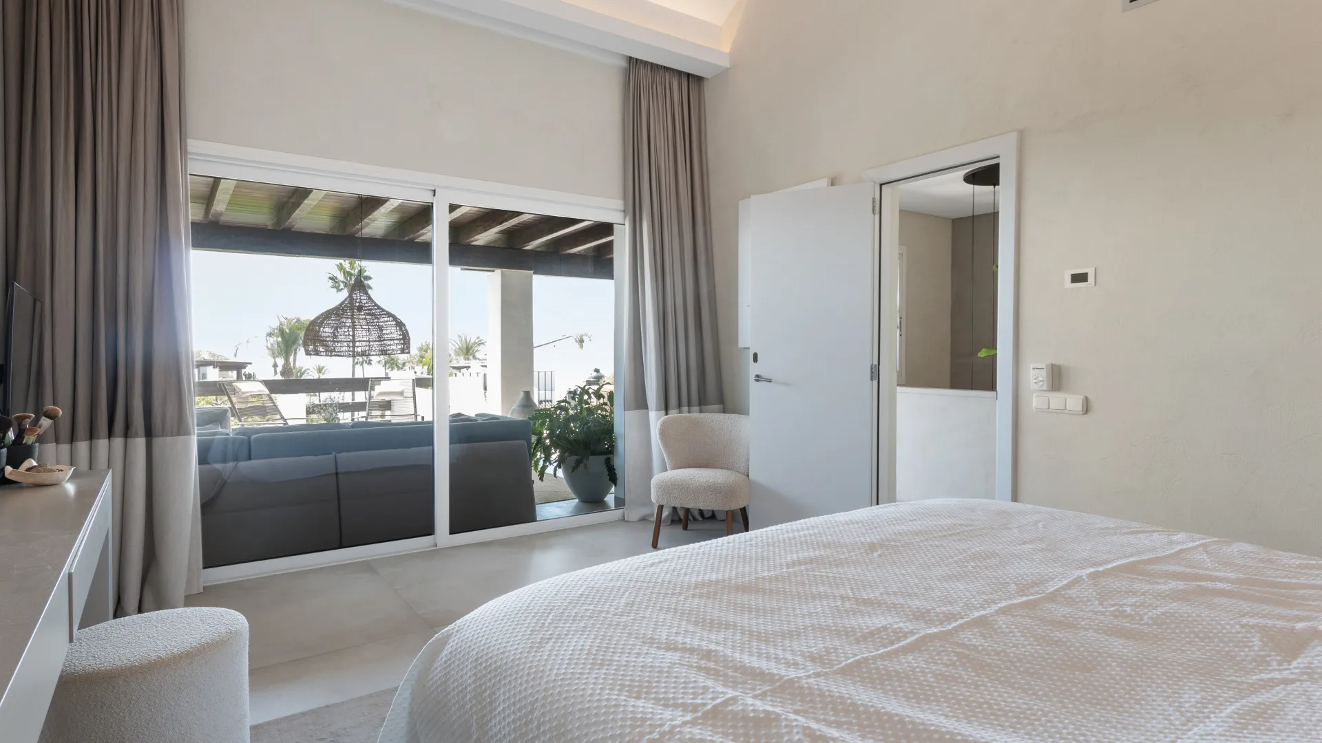 3 bedrooms duplex penthouse for sale in Alcazaba Beach