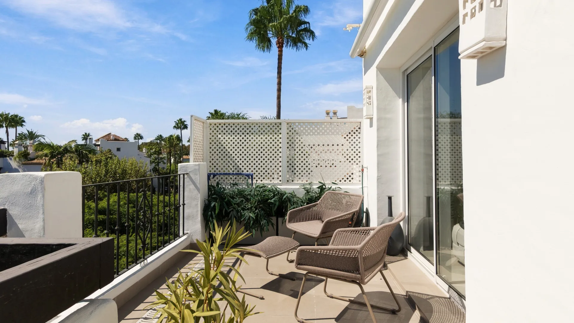 3 bedrooms duplex penthouse for sale in Alcazaba Beach