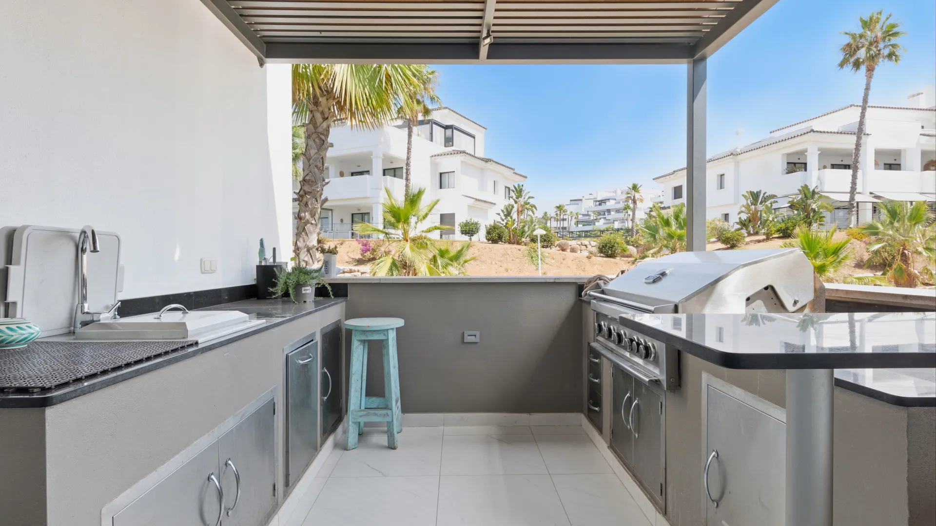 Buy apartment with 4 bedrooms in Mirador de Estepona Hills