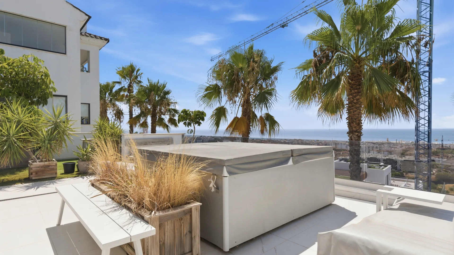 Buy apartment with 4 bedrooms in Mirador de Estepona Hills